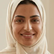 صورة رمزية معبّرة عن التجربة — تُستبدل بصورة العميلة الحقيقية بموافقتها